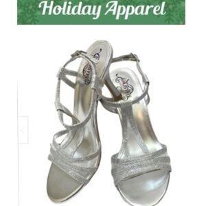 NWT Kenneth Cole Silver Heeled Sandals/Size 8